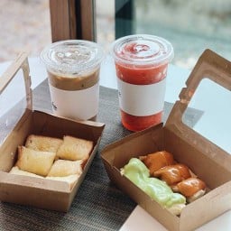 โรงเตี๊ยม ขนมปังปิ้งนมสด& กาแฟสด @นวลจันทร์ สเตชั่น