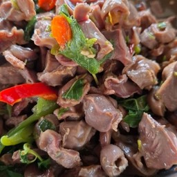 ผัดกระเพรากึ๋นไก่