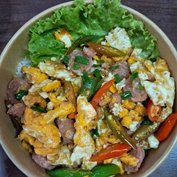 ข้าวราด แหนมคั่วไข่