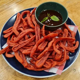 เฟรนช์ฟรายไส้กรอกแดงทอด