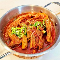 ซี่โครงหมูตุ๋นกิมจิ (Kimchi Jjim)