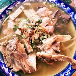 ก๋วยจั๊บคุณยาย&ลูกชิ้นทอดน้ำจิ้มแซ่บและหมูปิ้ง อำนาจเจริญ