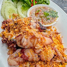 ปลาหมึกไข่ ทอดกระเทียมโบราณ