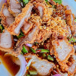ยำสามชั้นทอดกรอบ