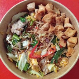 หมี่ผัดซ๊อสกะปิ ร้าน R หาร ด่วน