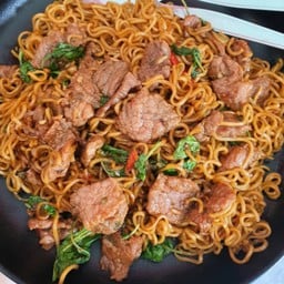 มาม่าผัดกะเพรา