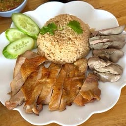 ข้าวมันไก่ย่าง+ตับนุ่ม