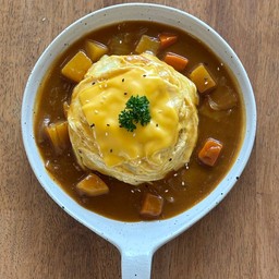 ข้าวหน้าแกงกะหรี่ไข่ข้นชีส