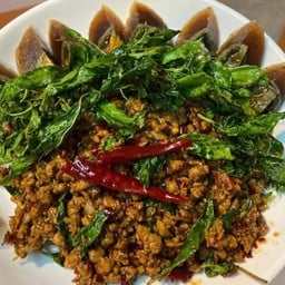 กะเพราไข่เยี่ยวม้า