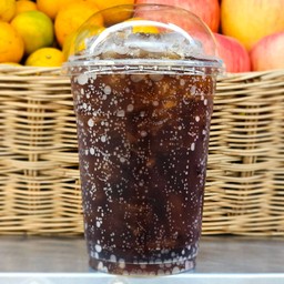 โค้ก ใส่แก้วโอ่ง