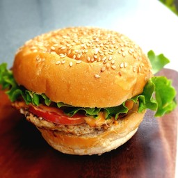 [อร่อยซ่ากับโค้ก] Homemade Ground Chicken Burger +  โค้ก ออริจินัล (ขวด) 