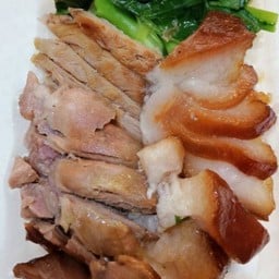 (เป็นกับ) ขาหมูสับ+น้ำพะโล้+น้ำจิ้ม