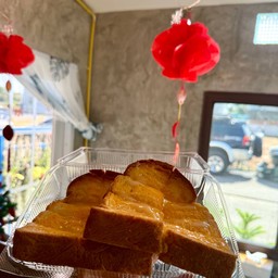 ขนมปังปิ้งเนยนม