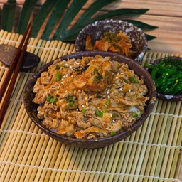 F7. ข้าวหน้าเนื้อวากิว ซอสกิมจิ คิมจองอึน