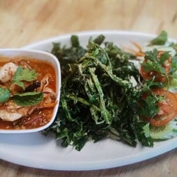 ยำผักบุ้งกรอบ