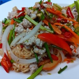 ยำมาม่าหมูสับ