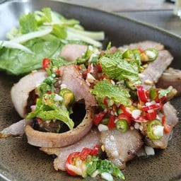 คอหมูตะ-หลอด (น้ำยำ)