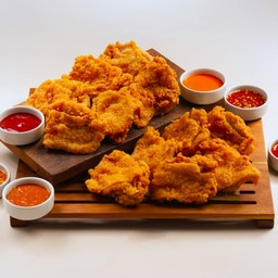 ไก่ทอด 12 ชิ้น พร้อม ซอส 6 ถ้วย