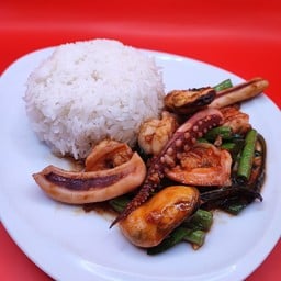 ผัดพริกแกงทะเล