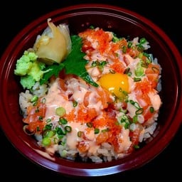 ข้าวหน้าแซลมอนหอมสับ