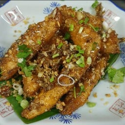 เนื้อปลาทับทิมทอดกระเทียมพริกไทย