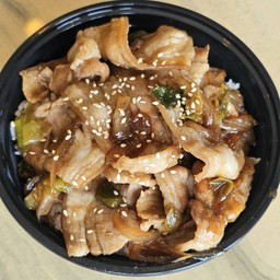 ข้าว หน้าหมูสามชั้นสไลด์ชาบู