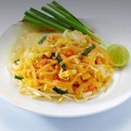 ผัดไทยเส้นจันท์ - ผัดไทยหอยทอด byเจ๊ส้ม