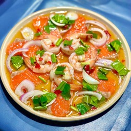 ยำปลาแซลม่อนกุ้งสด