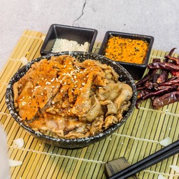 D5. ข้าวหน้าหมูสันคอ ซอสSpicy แซ่บสุด