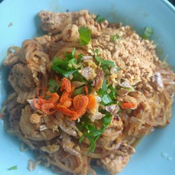 ก๋วยเตี๋ยวเส้นคลุกหมูชิ้น