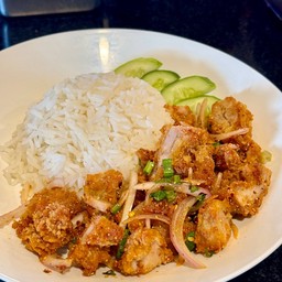 no.4 ข้าวยำไก่แซ่บ (Spice&Sour Fried Chicken with Rice)