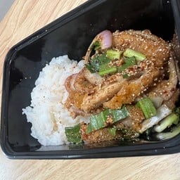 เบสสึ ข้าวไก่กรอบ ข้าวไก่ป๊าบ ข้าวไก่สไปซี่