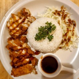 ข้าวหน้าไก่ทอดซอสทงคัสสึ