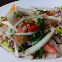 ยำเห็ดรวมหมูสับ