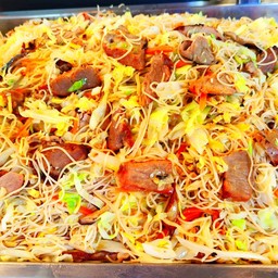 ผัดหมี่เตี๊ยวหมูแดงย่าง