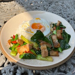 คะน้าหมูกรอบ