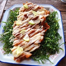 ไก่ทอดซอสมะนาวคะน้ากรอบ (เนื้อสะโพก)