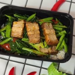 ข้าวราดผัดคะน้า