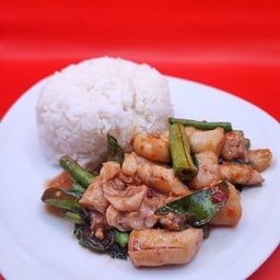 ผัดพริกแกงไข่ปลาหมึก