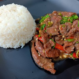 ข้าวกระเพาเนื้อ