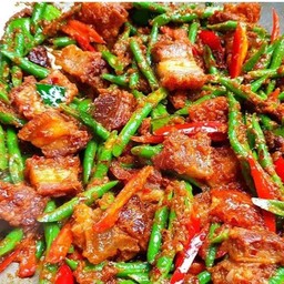ผัดพริกแกง   กับข้าว
