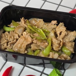 ข้าวราดผัดพริกหยวก