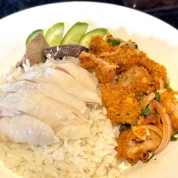 no.5 ข้าวมันไก่ผสมไก่แซ่บ (Chicken Rice with Spice&Sour Fried Chicken)