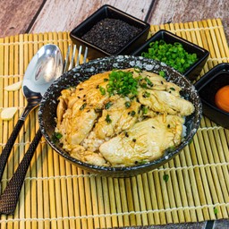 A8. ข้าวหน้าไก่ ซอสชาบู ชิคชิค