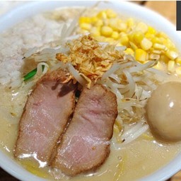 [อร่อยซ่ากับโค้ก] มิโสะราเมนหมูชาชู +  โค้ก ออริจินัล (ขวด)