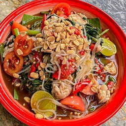 ส้มตำ เส้นเตี๋ยวหมู