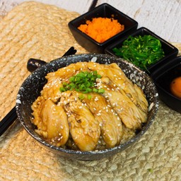 A1. ข้าวหน้าไก่ ซอสเทริยากิ นาริตะ