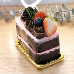 เค้กช็อกโกแลตสรอว์เบอร์รี่ สี่เหลี่ยม 4x8cm
