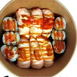 Sushi Salmon Aburi