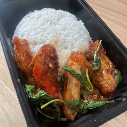 ข้าวกะเพราไก่กรอบ